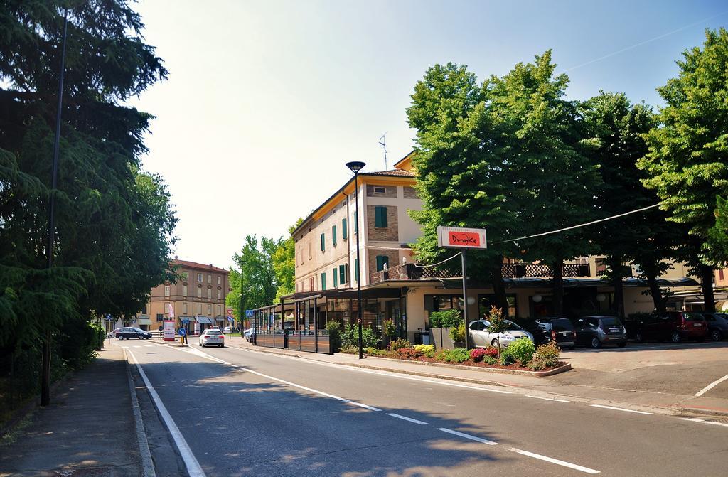 Drake Hotel Maranello Bagian luar foto